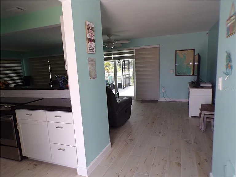 21088 Edgewater Dr — Photo 28
