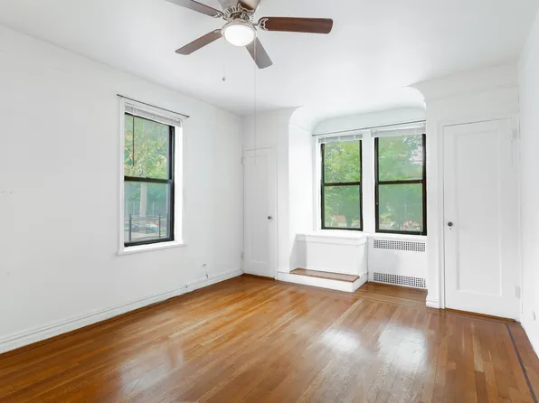 3321 Bruckner Boulevard image 2 of 7