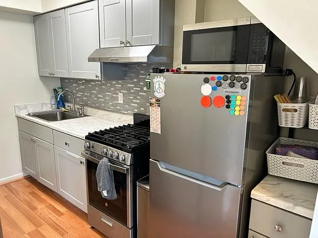 240 Main St #8