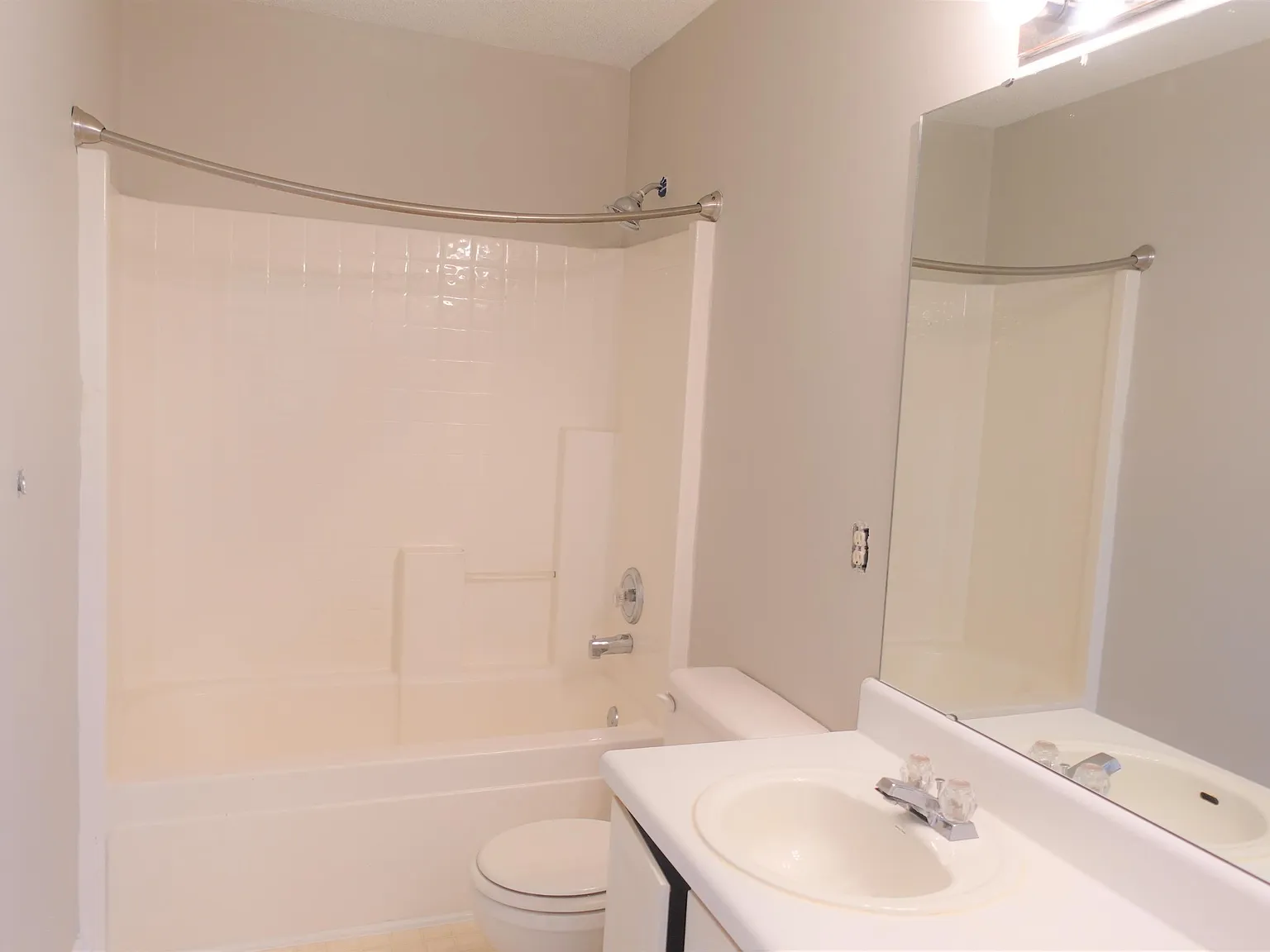 Ventana Court 5 - 1 — Photo 2
