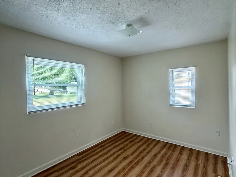 721 Lee Ave — Photo 4