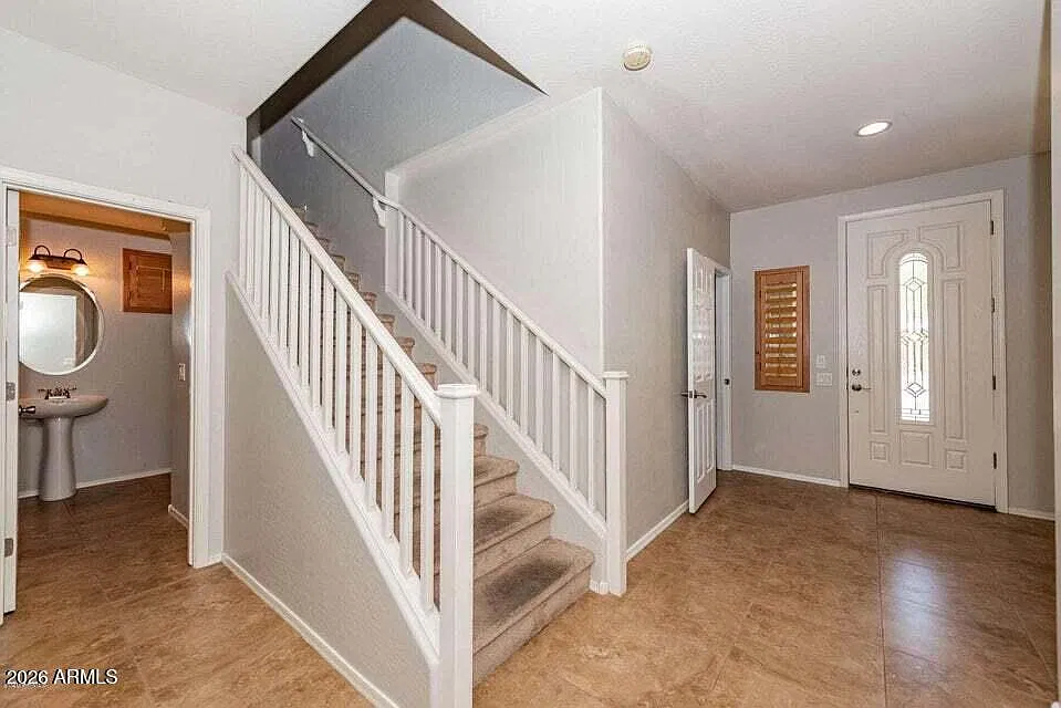 4 bed, 3.5 bath, 2364 sqft, $2,799 — Photo 4