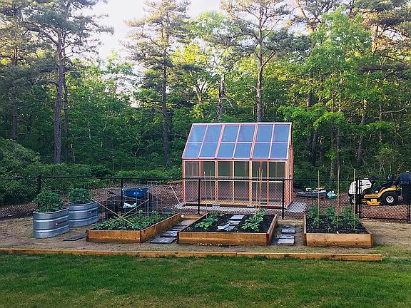 Greenhouse & veggie gardens
