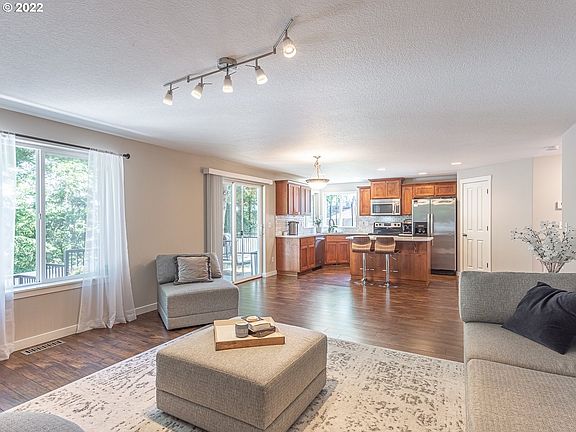 2nd image of 5014 NE 61st St
