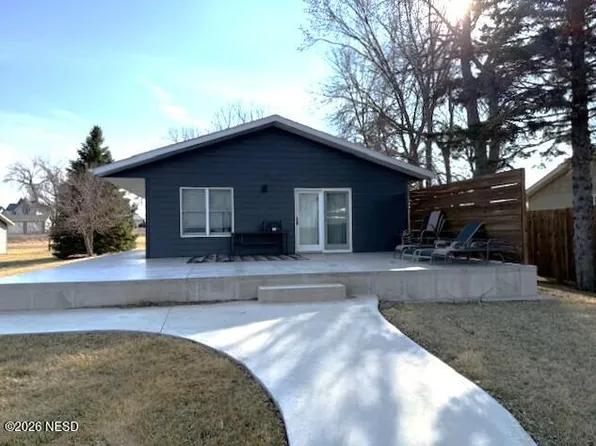 1340 Lynwood Dr, Watertown, SD 57201