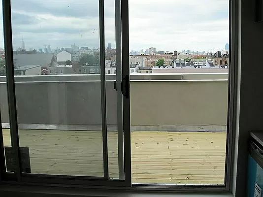 4th image of 25 Montrose Ave APT 606