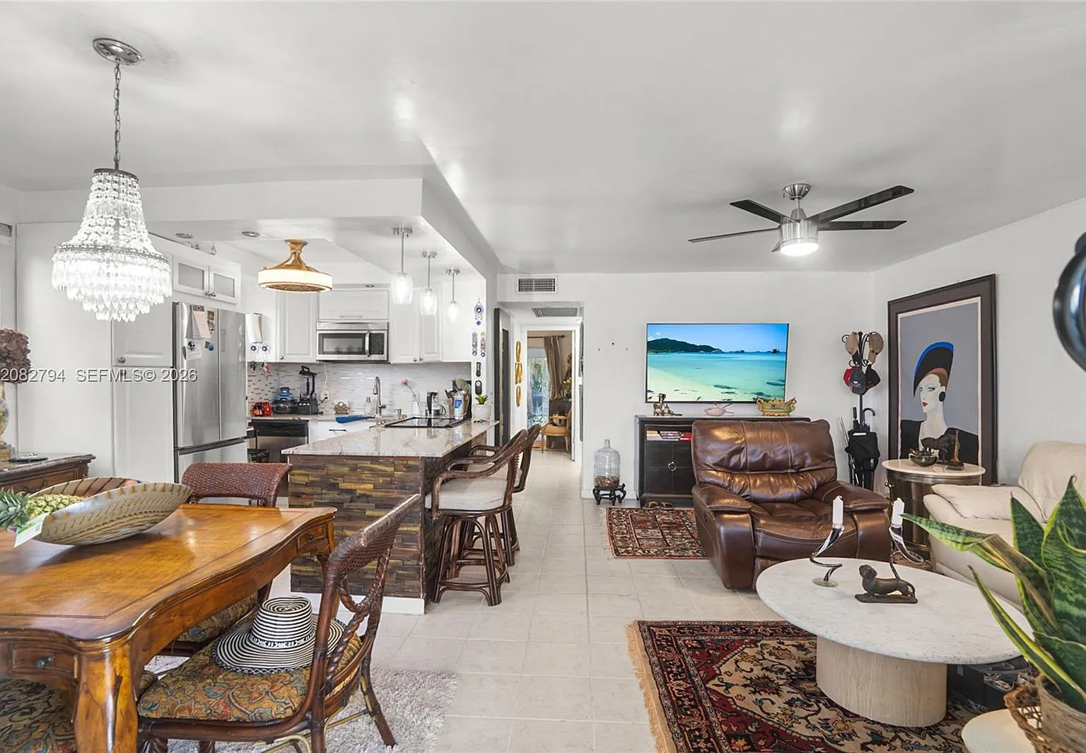 Lyndhurst L Condo — Photo 2