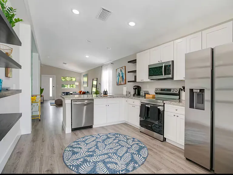 3260 Woodside Ave — Photo 20