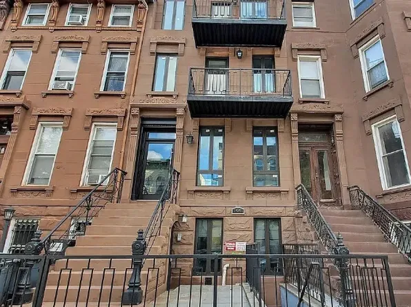 424 Jefferson Avenue image 1 of 8