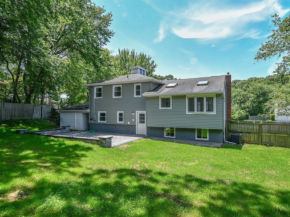 2nd image of 3 Tanglewood Dr
