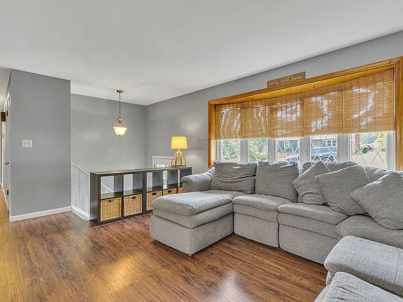 4th image of 120 Mackall Dr