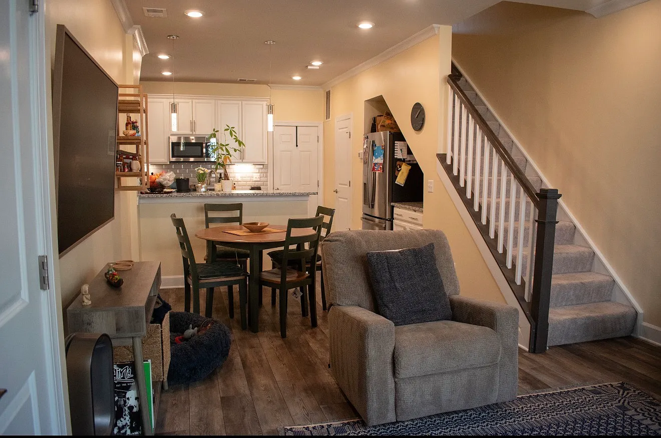 3 bed, 1448 sqft, $975 — Photo 1