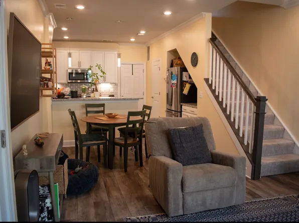 20761 Heron Landing Dr, Sterling, VA 20166