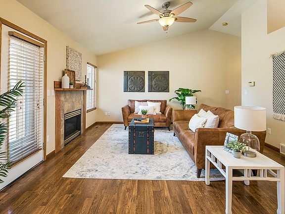 3rd image of 1005 Meadow Ct