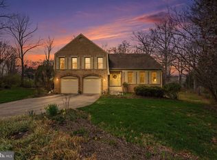 7 Wickham Ct, Sterling, VA 20165