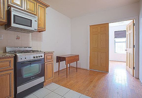 5th image of 155 E 108th St APT 2A