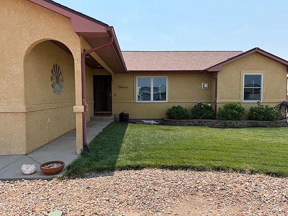 3rd image of 734 E Marigold Dr