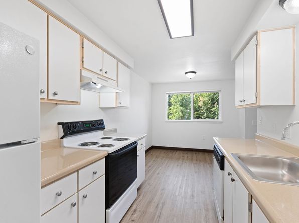 898 Lockhaven Dr NE APT 202
