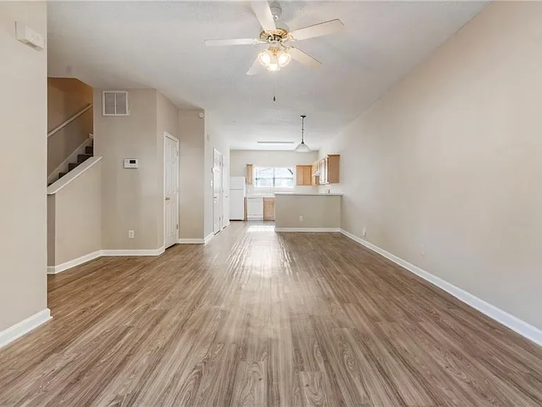 6750 Sunset Hills Blvd — Photo 7