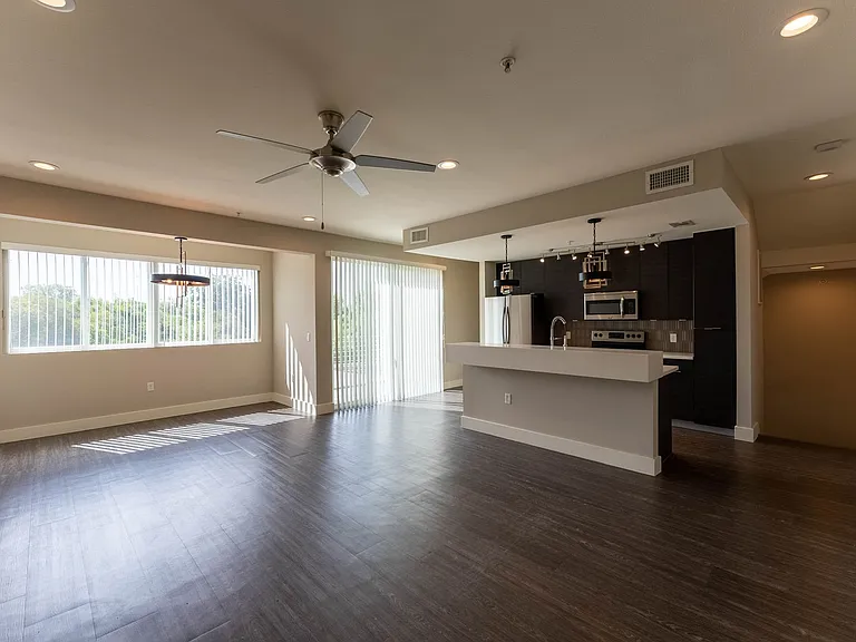 604 N Bluff Dr #127 — Photo 12