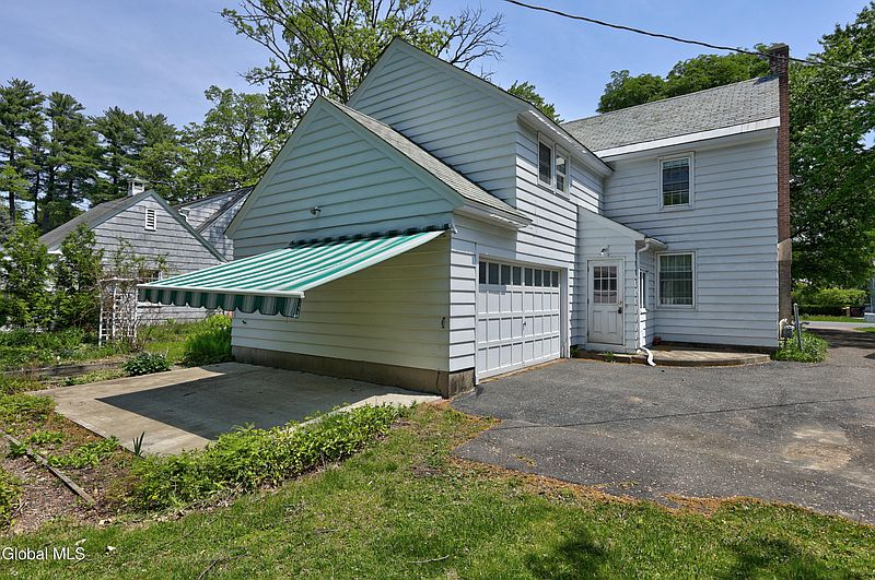 5th image of 1555 Dean Street
