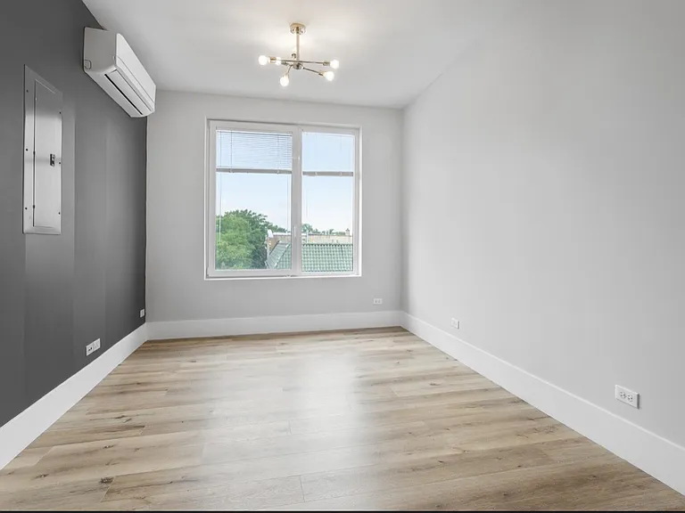 1523 W Howard St #418 — Photo 9