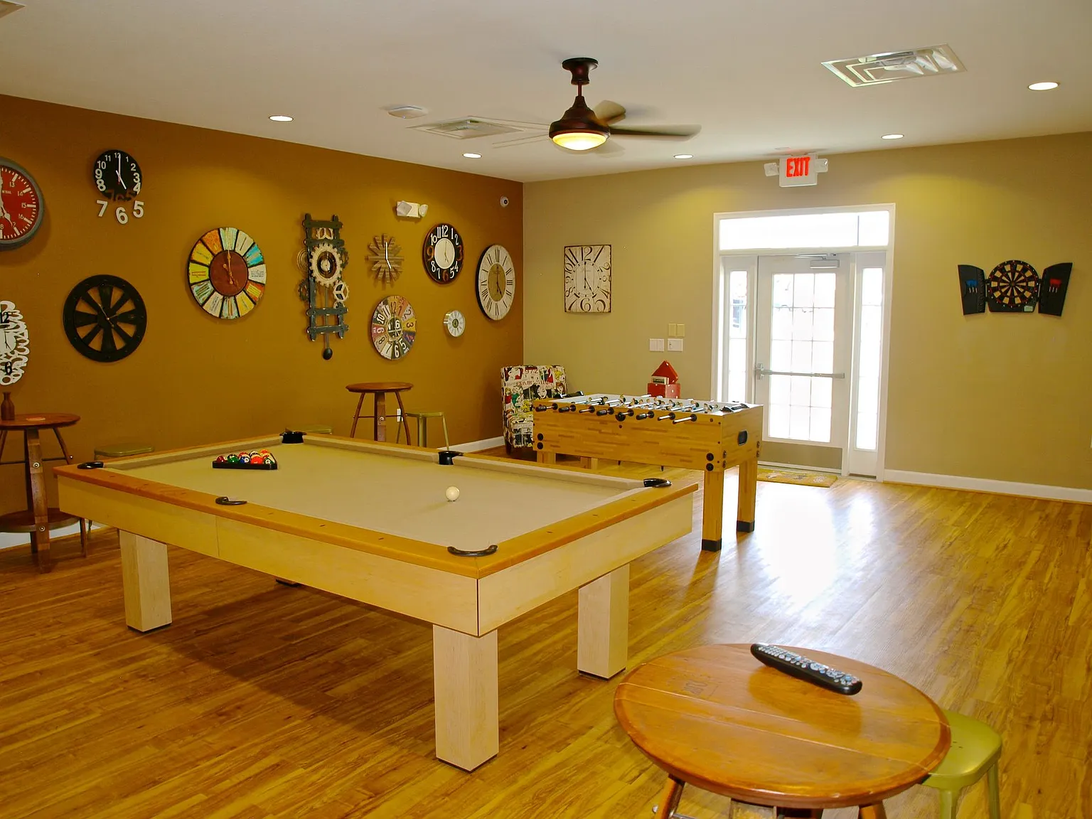 A2 | 1 Bed 1.5 Bath | 881 sf | $1660-1908 | 6 to 15 month lease terms — Photo 3