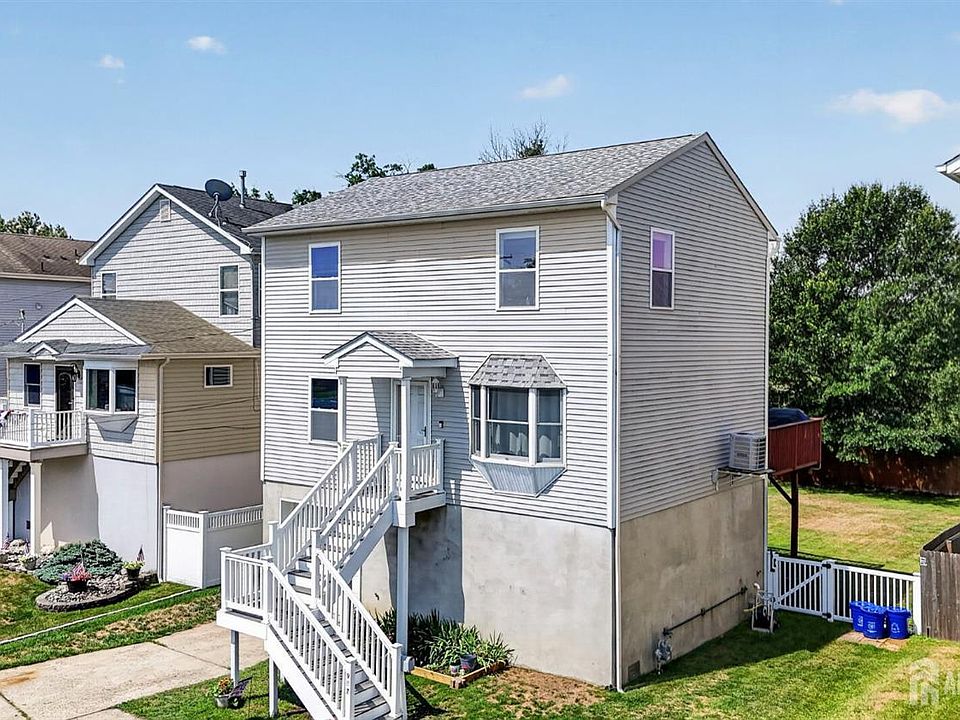 1st image of 907 Harris Ave
