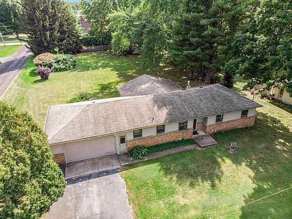 3rd image of 4832 Woodside Dr