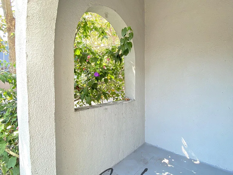 1147 Virginia St — Photo 2