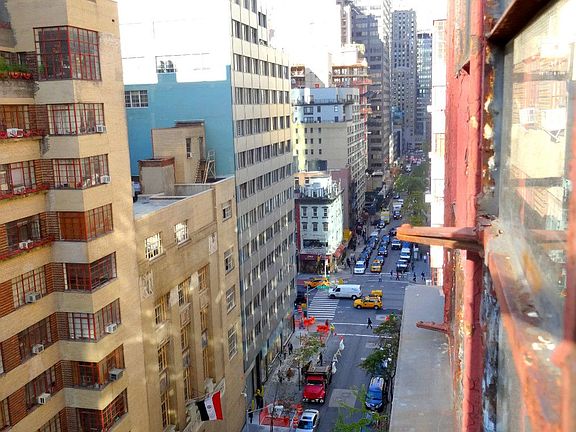 4th image of 307 E 44th St APT 1222