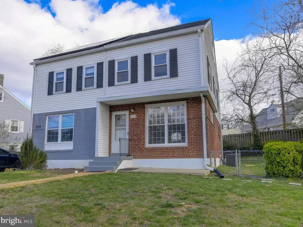 2210 Sweetbriar Dr, Alexandria, VA 22307