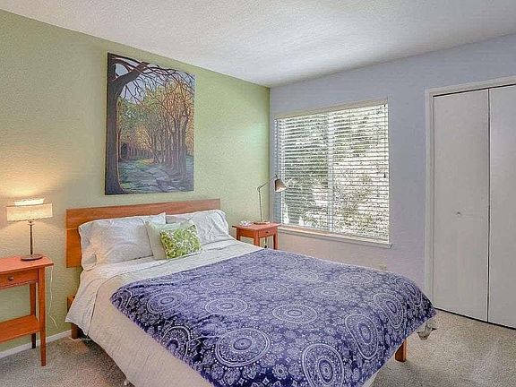 2nd image of 132 Bayside Ct