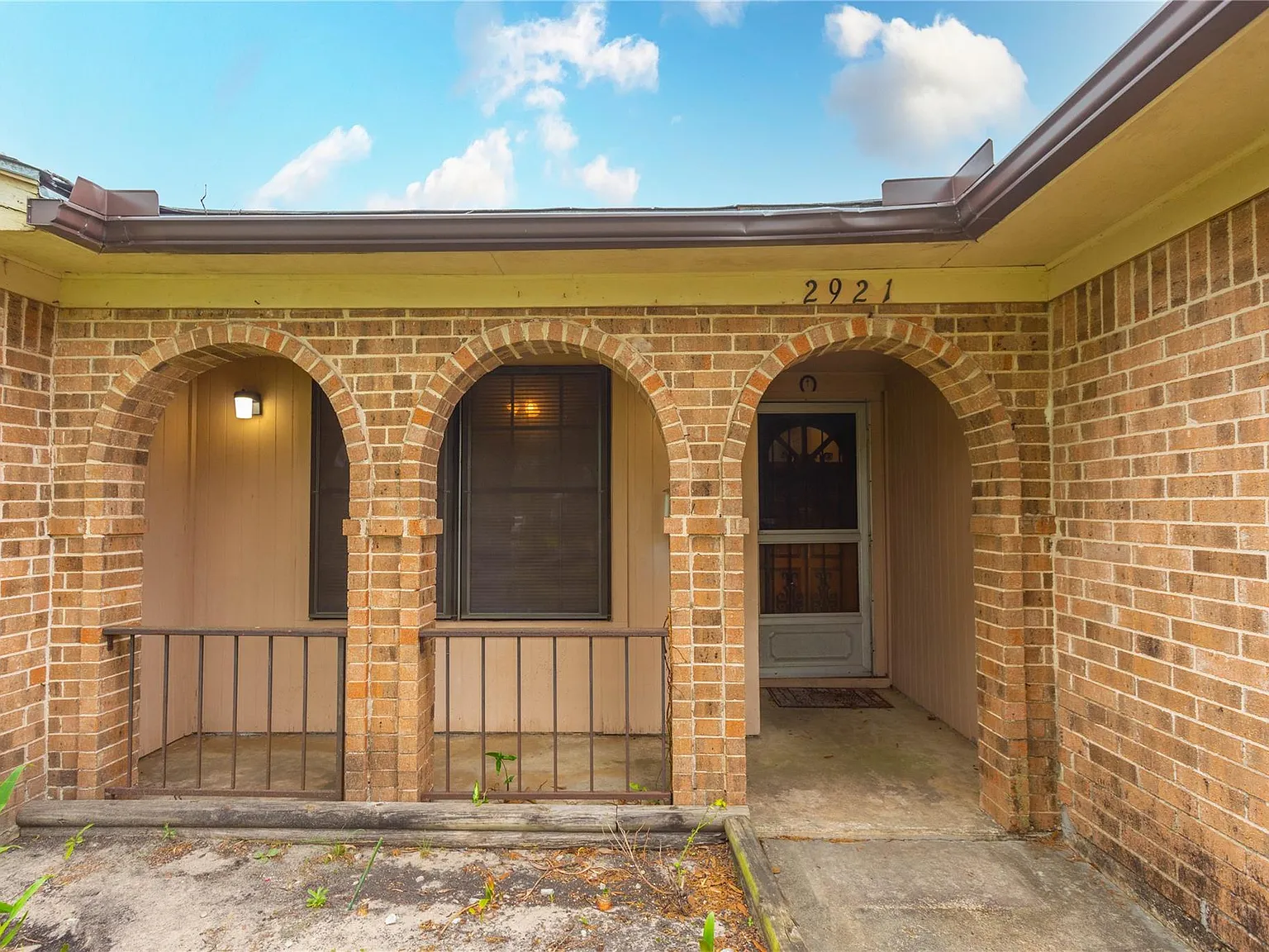 4 bed, 2.0 bath, 2038 sqft, $1,935 — Photo 3