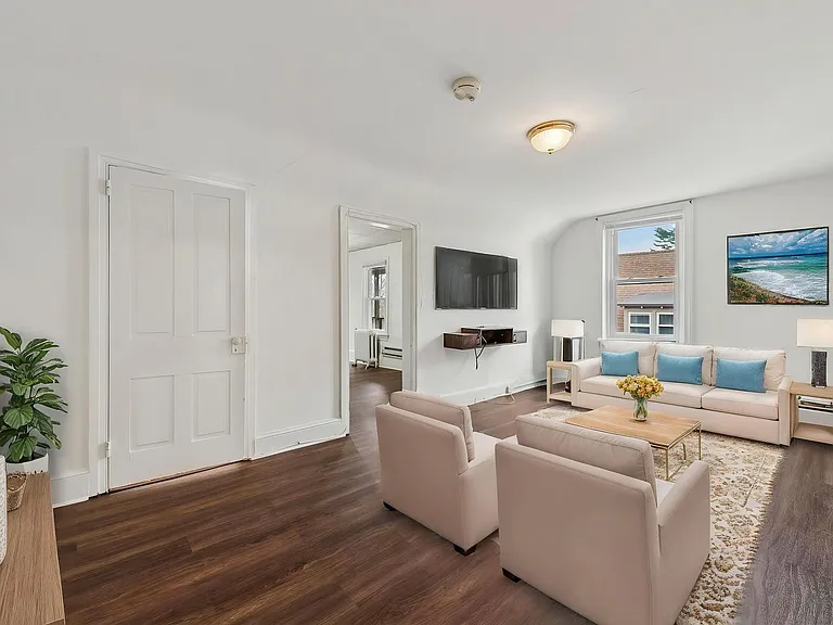 402 N Church St — Photo 1