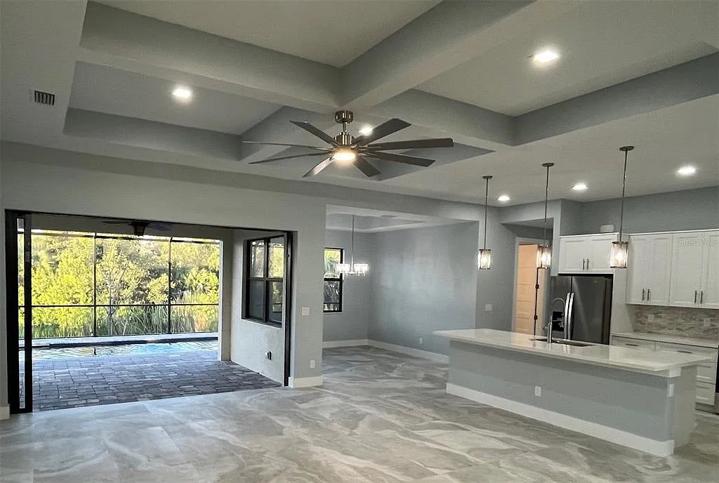 3 bed, 2.0 bath, 2090 sqft, $2,900 — Photo 2