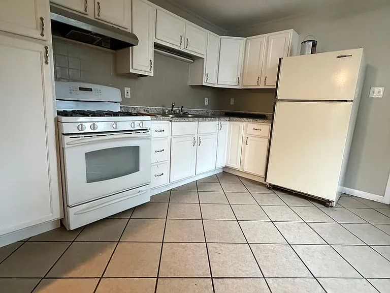 35 Saint Justin Dr — Photo 6