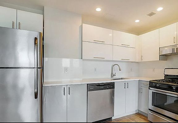 5th image of 278 6th St APT 8B