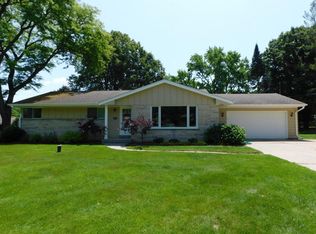 16305 Coronado Ct, Brookfield, WI 53005