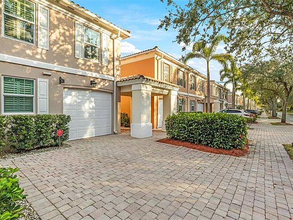 2nd image of 5721 Cove Cir #36