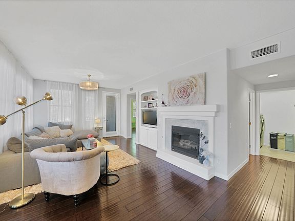 5th image of 15221 N Clubgate Dr Unit 2031
