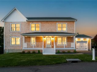 24 Perry Ave, Middletown, RI 02842
