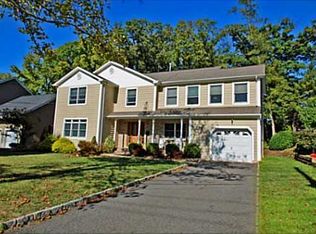 20 Jesmond Rd, Metuchen, NJ 08840