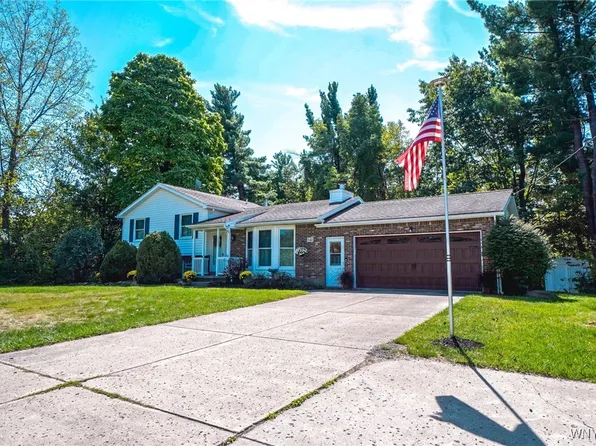 141 Westwood Rd, Lancaster, NY 14086