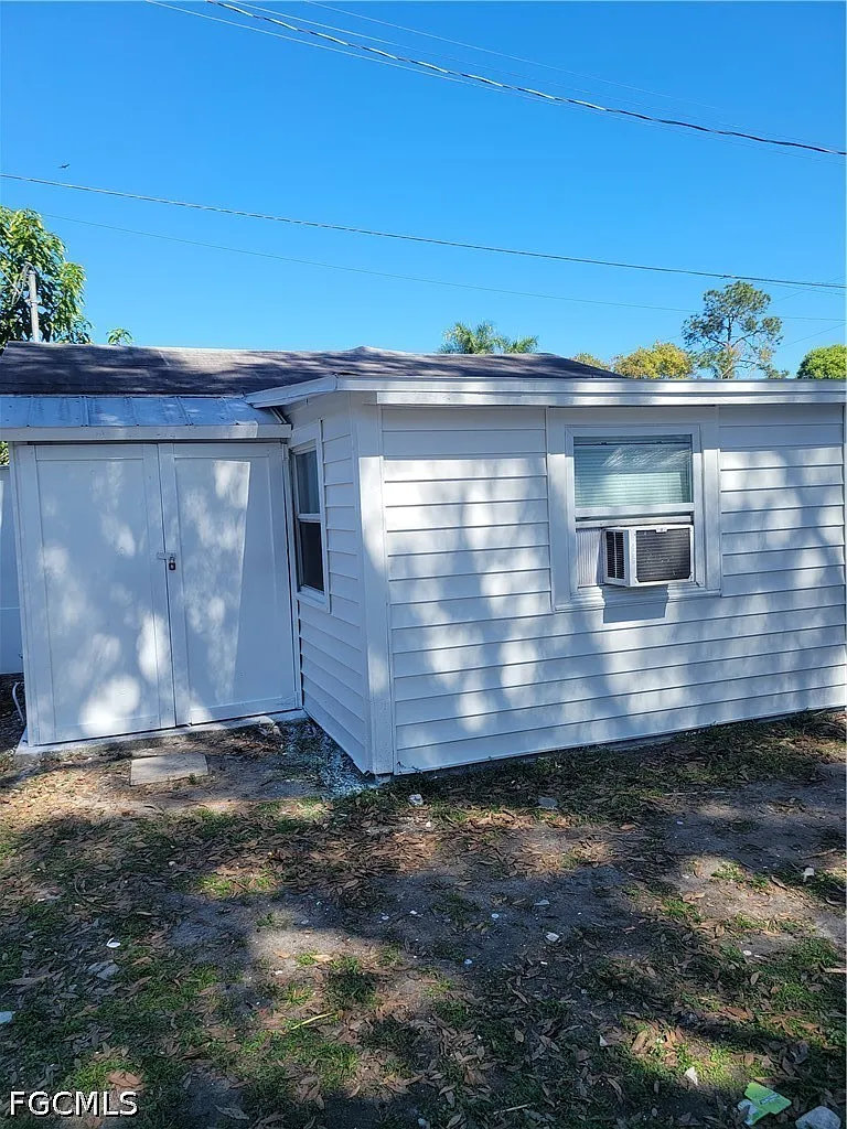 2 bed, 1.0 bath, 450 sqft, $1,050 — Photo 3