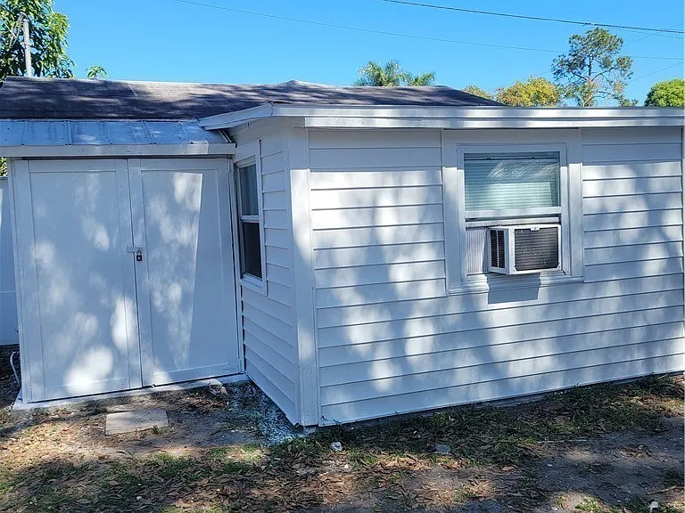 717 Burdick St — Photo 3