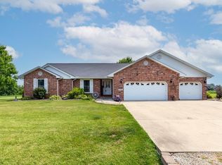 127 Greenleaf Ct, Brighton, IL 62012