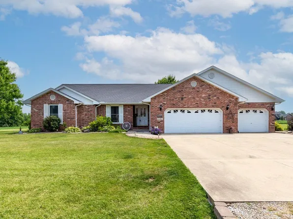 127 Greenleaf Ct, Brighton, IL 62012