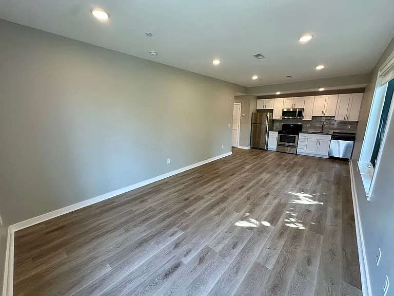 1636-54 W Flora Street — Photo 12
