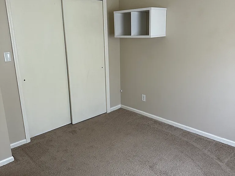 304 E Brown St — Photo 7